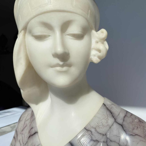 Gustave Van Vaerenbergh Bust of a woman Art Nouveau sculpture in alabaster, ca 1900