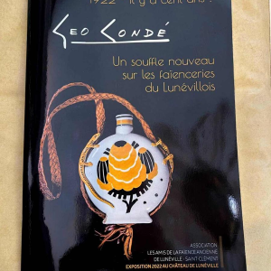 Geo Condé pour Luneville - Saint Clément, sculpture Art Déco " Le joueur de banjo", céramique faience craquelée polychrome,