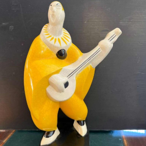 Geo Condé pour Luneville - Saint Clément, sculpture Art Déco " Le joueur de banjo", céramique faience craquelée polychrome,