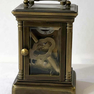 Hands, pendulette de voyage dans son boîtier en laiton, ca 1900