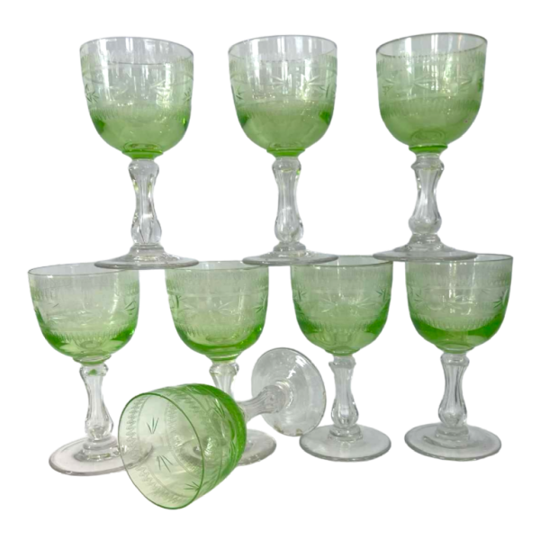 Val Saint Lambert, 8 verres à vin en cristal taillé, vers 1900