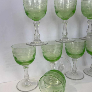 Val Saint Lambert, 8 verres à vin en cristal taillé, vers 1900