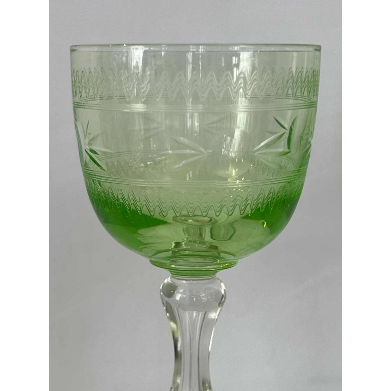 Val Saint Lambert, 8 verres à vin en cristal taillé, vers 1900