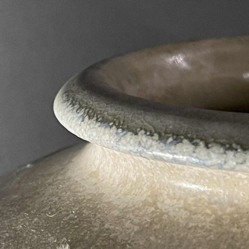 ROGER GUERIN, vase céramique boule Art Déco, forme R030 blanche, grès de Bouffioulx, ca 1925