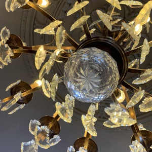 Grand Lustre Cage de style Louis XV Bronze Poignards Cristal, 19ème Napoléon III