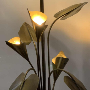 MAISON JANSEN, Lampe à poser / Lampadaire " Palmier " Fleurs Arum en laiton 1970