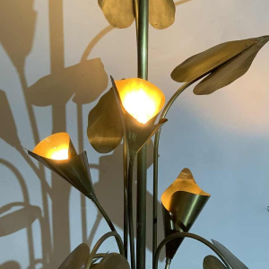 MAISON JANSEN, Lampe à poser / Lampadaire " Palmier " Fleurs Arum en laiton 1970