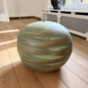 Antonio Lampecco, gros vase boule vert en céramique, 1980s
