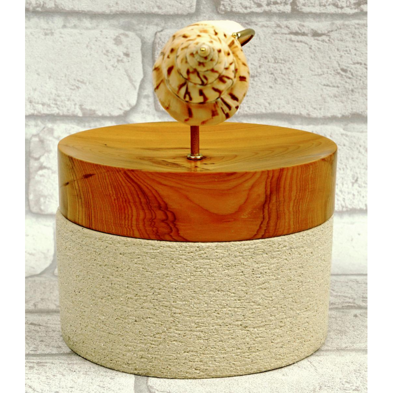 Isabelle Fustinoni "hydro" ceramic box covered with a lid