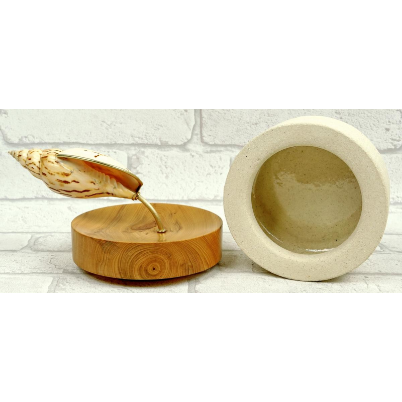 Isabelle Fustinoni "hydro" ceramic box covered with a lid