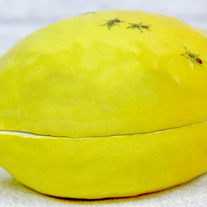 Didier GARDILLOU, lemon-shaped box decorated with ants - trompe l'oeil porcelain