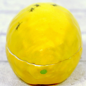 Didier GARDILLOU, boite en forme de citron ornée de fourmis - trompe l'oeil en porcelaine