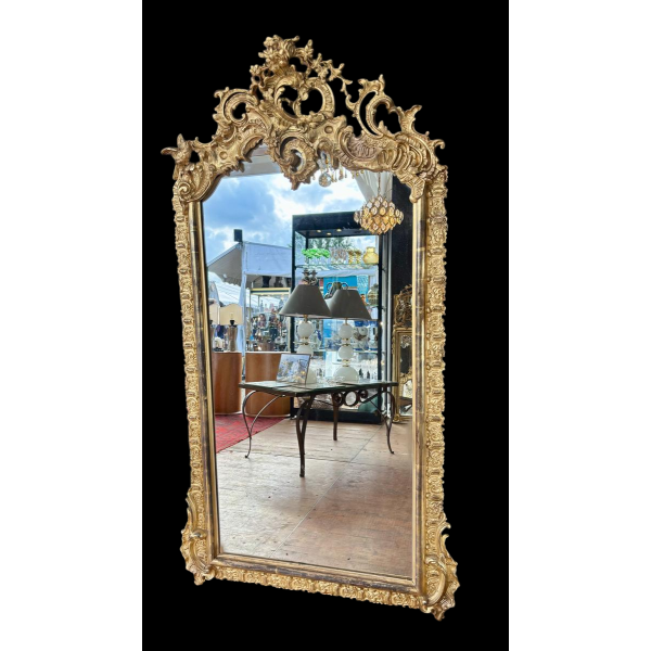 Grand miroir en bois sculpté et doré - France - XIXe siècle