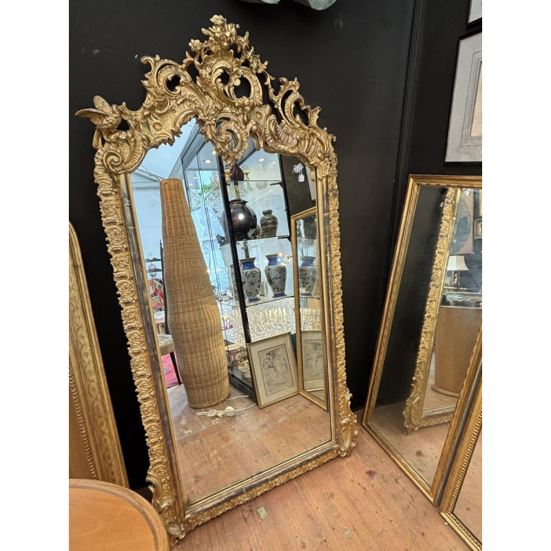 Grand miroir en bois sculpté et doré - France - XIXe siècle