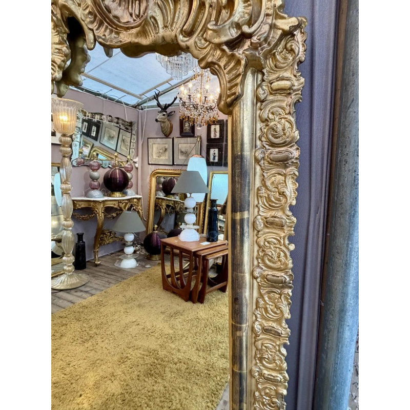 Grand miroir en bois sculpté et doré - France - XIXe siècle