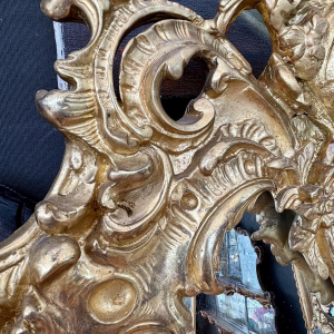 Grand miroir en bois sculpté et doré - France - XIXe siècle