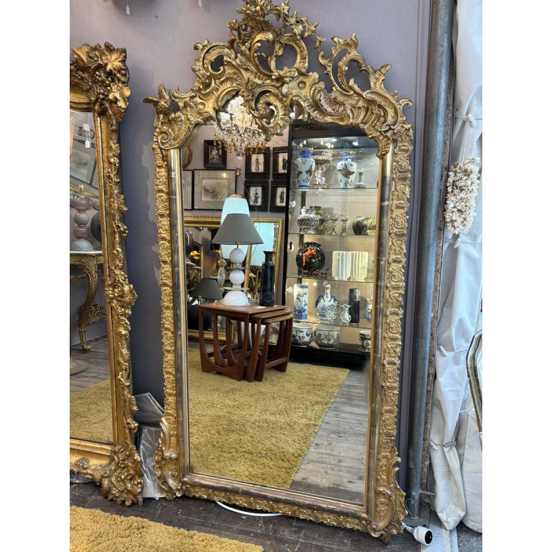 Grand miroir en bois sculpté et doré - France - XIXe siècle