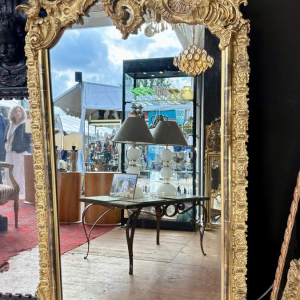 Grand miroir en bois sculpté et doré - France - XIXe siècle