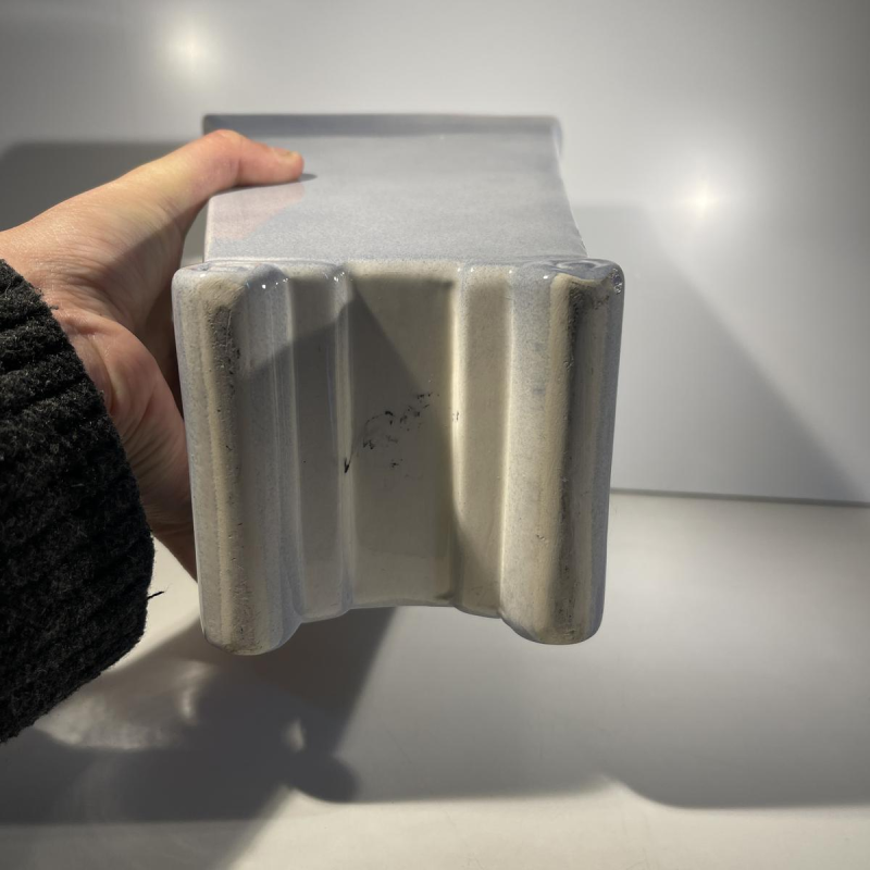 JEAN LUCE voor Villleroy & Boch Luxembourg, Art Deco vaas van keramiek met handvaten, ca 1930