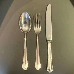 Ménagère de couverts en argent massif 800/1000 très complète