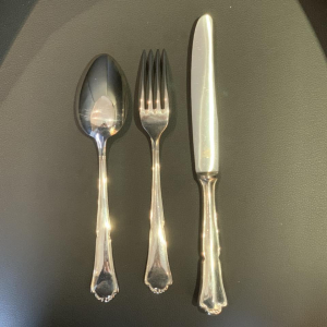 Ménagère de couverts en argent massif 800/1000 très complète