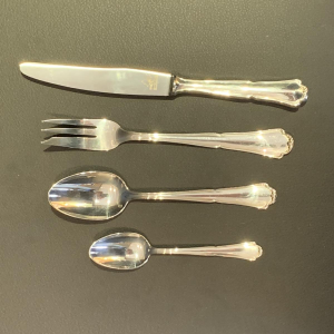 Ménagère de couverts en argent massif 800/1000 très complète