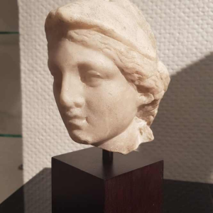 De godin Minerva marmeren hoofd sculptuur, Romeinse periode