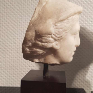 De godin Minerva marmeren hoofd sculptuur, Romeinse periode