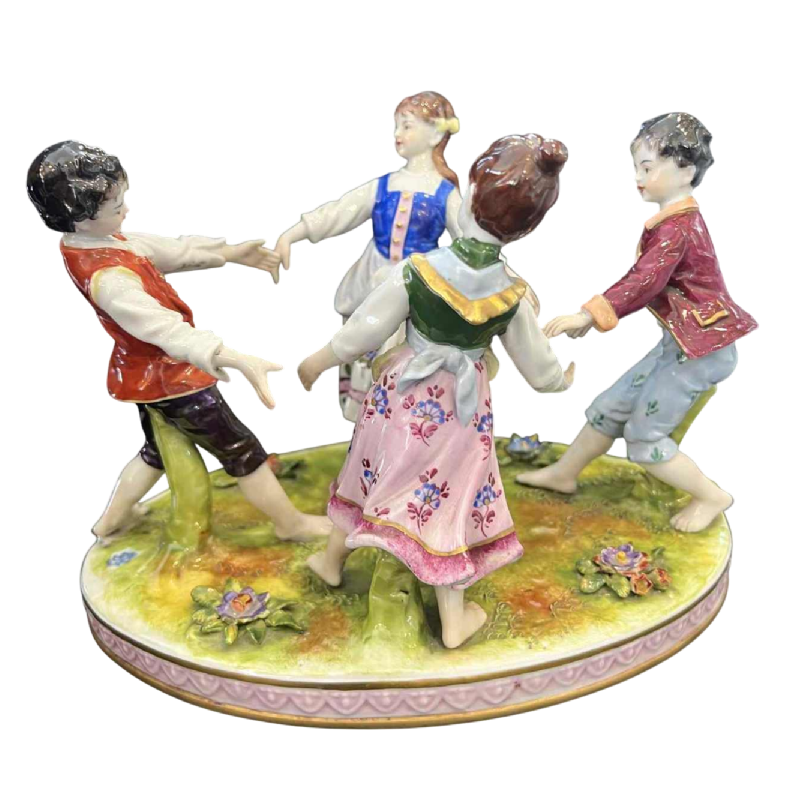 Volkstedt Rudolstat Thuringe “Ronde enfantine“ groupe / sculpture en porcelaine, XXe s