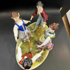 Volkstedt Rudolstat Thüringen “Kinderronde” groep / porseleinen sculptuur, 20e eeuw