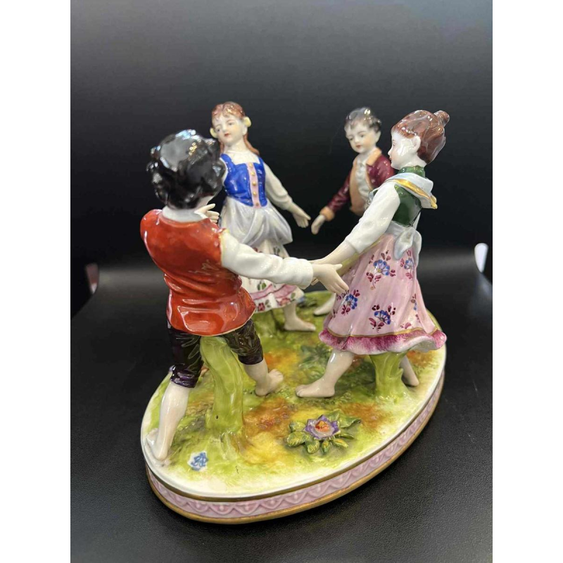Volkstedt Rudolstat Thuringe “Ronde enfantine“ groupe / sculpture en porcelaine, XXe s