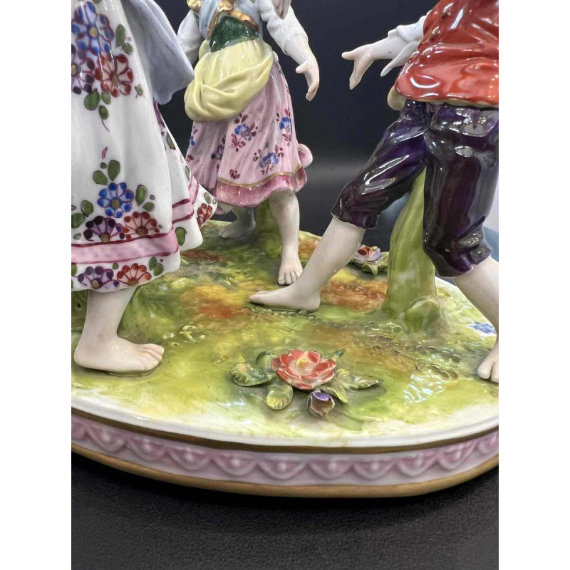 Volkstedt Rudolstat Thuringe “Ronde enfantine“ groupe / sculpture en porcelaine, XXe s