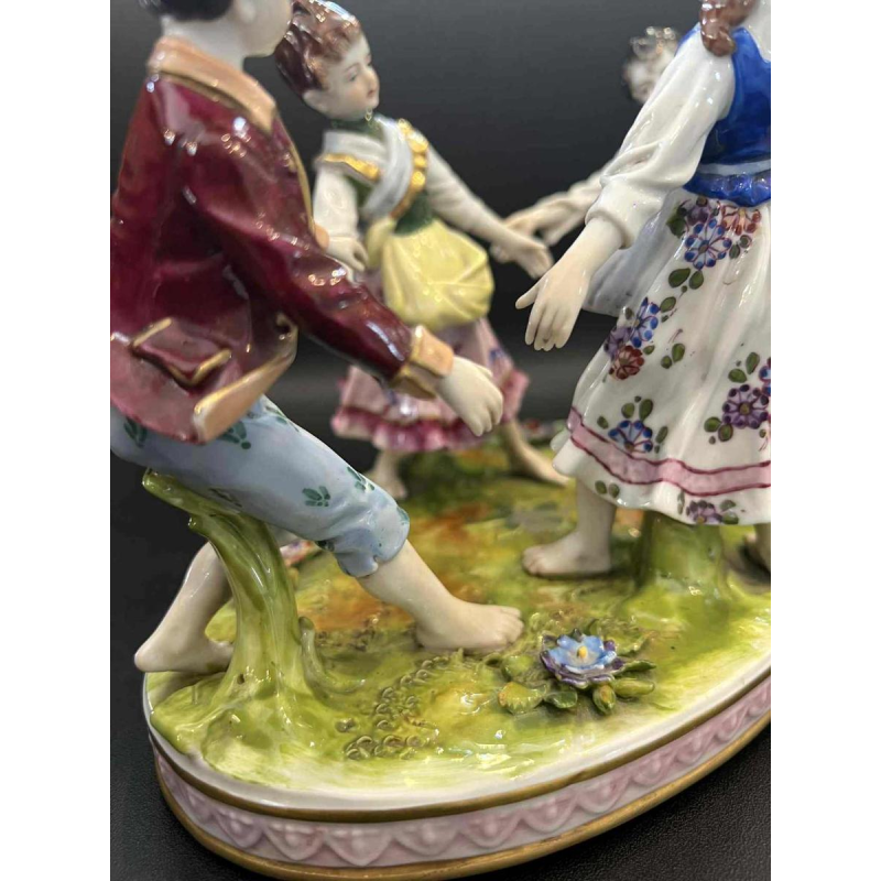Volkstedt Rudolstat Thuringe “Ronde enfantine“ groupe / sculpture en porcelaine, XXe s