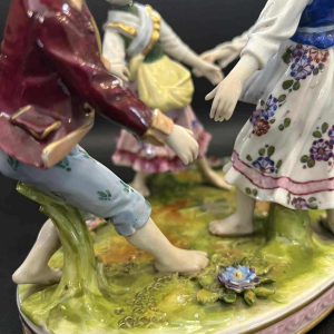 Volkstedt Rudolstat Thuringe “Ronde enfantine“ groupe / sculpture en porcelaine, XXe s