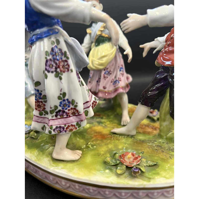 Volkstedt Rudolstat Thuringe “Ronde enfantine“ groupe / sculpture en porcelaine, XXe s