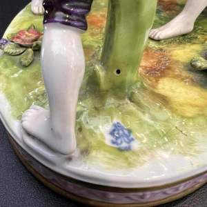 Volkstedt Rudolstat Thuringe “Ronde enfantine“ groupe / sculpture en porcelaine, XXe s