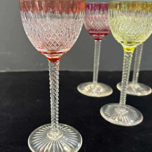 Val Saint Lambert, 6 wijnglazen, geslepen en gevoerd helder kristal