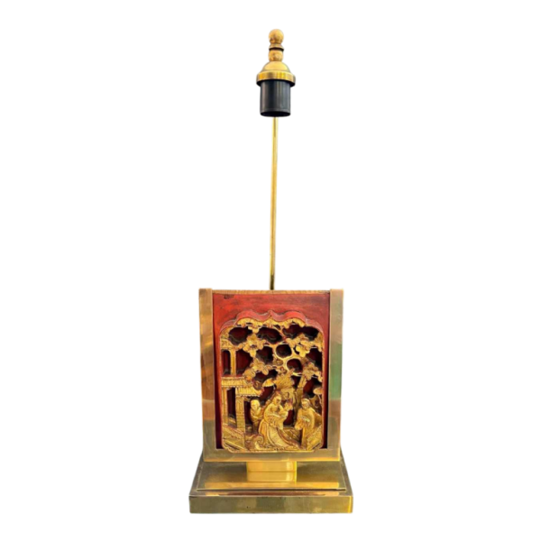 Chinese-style Hollywood Regency table lamp in gilded brass, carved and lacquered wood, ca 1970