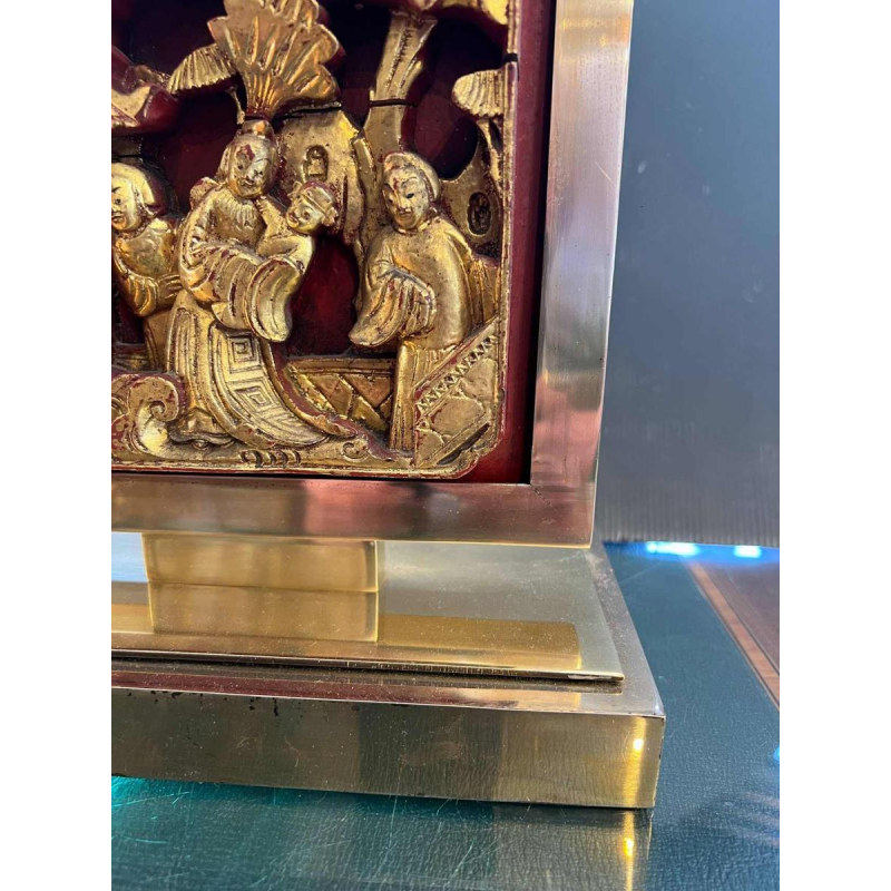 Lampe de table Hollywood Regency de style chinois en laiton doré, bois sculpté et laqué, ca 1970