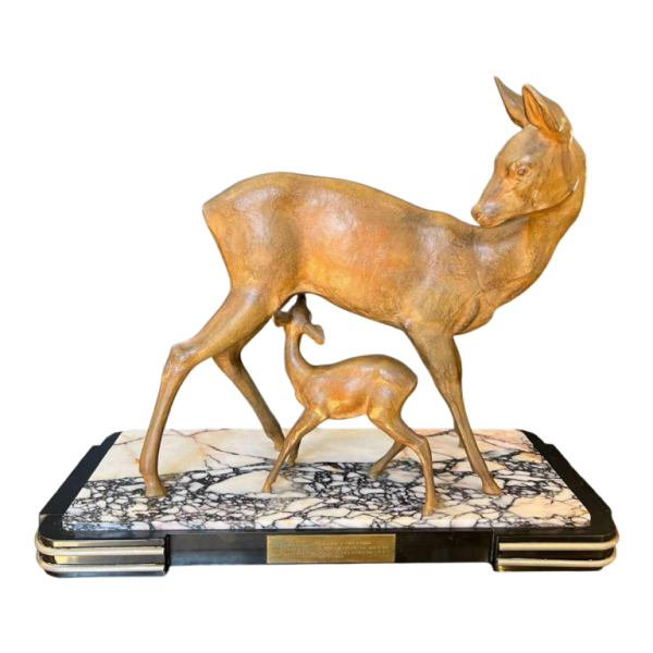 Carell 'Biche et son faon' sculpture Art Déco en régule sur socle en marbre, ca 1930