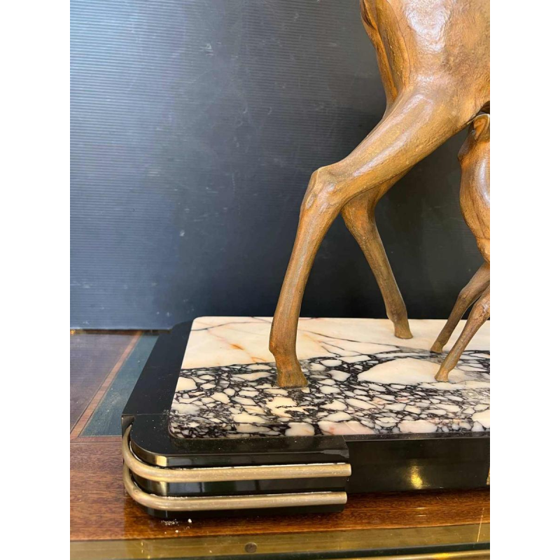 Carell 'Doe and fawn' Art Deco sculpture in regula on marble base, ca 1930