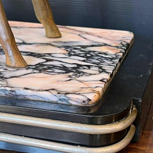 Carell 'Biche et son faon' sculpture Art Déco en régule sur socle en marbre, ca 1930