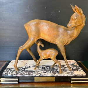Carell 'Doe and fawn' Art Deco sculpture in regula on marble base, ca 1930