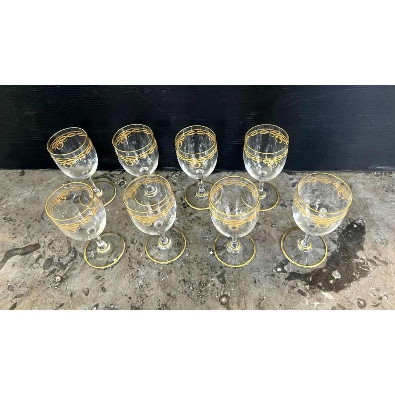 8 verres à vin en cristal de Baccarat modèle "Byzantine doré "