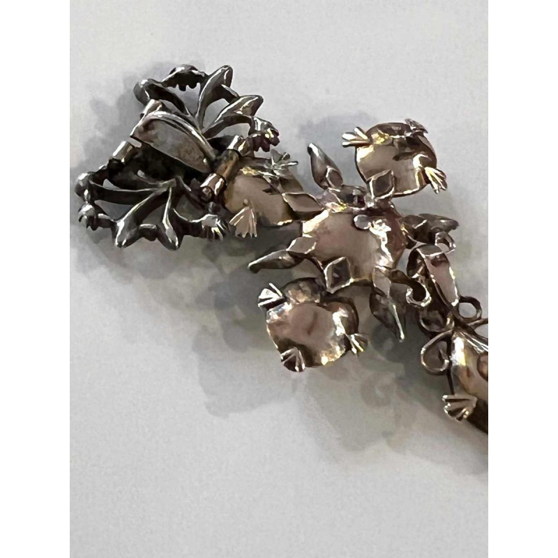 Pendentif 'papillon' articulé et ajouré en argent et diamants, XVIIIe