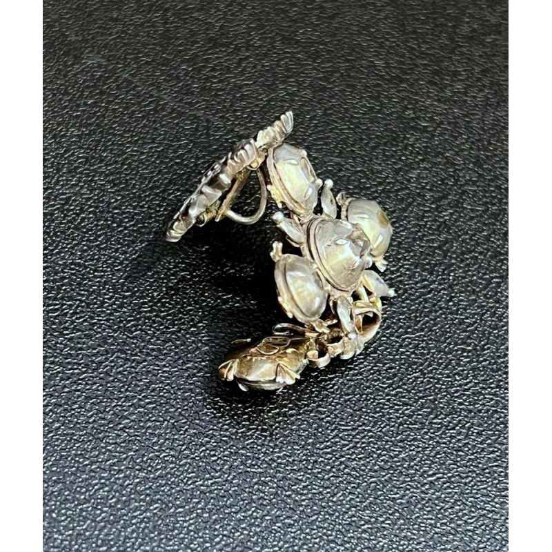 Pendentif 'papillon' articulé et ajouré en argent et diamants, XVIIIe