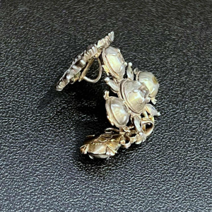 Pendentif 'papillon' articulé et ajouré en argent et diamants, XVIIIe