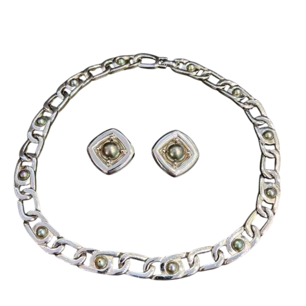 Christian Dior, set ketting en oorbellen, verzilverd metaal en grijze parels