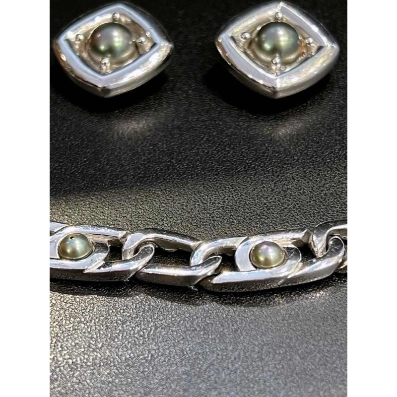 Christian Dior, set ketting en oorbellen, verzilverd metaal en grijze parels