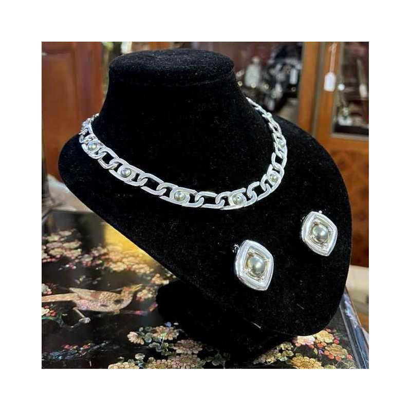 Christian Dior, set ketting en oorbellen, verzilverd metaal en grijze parels